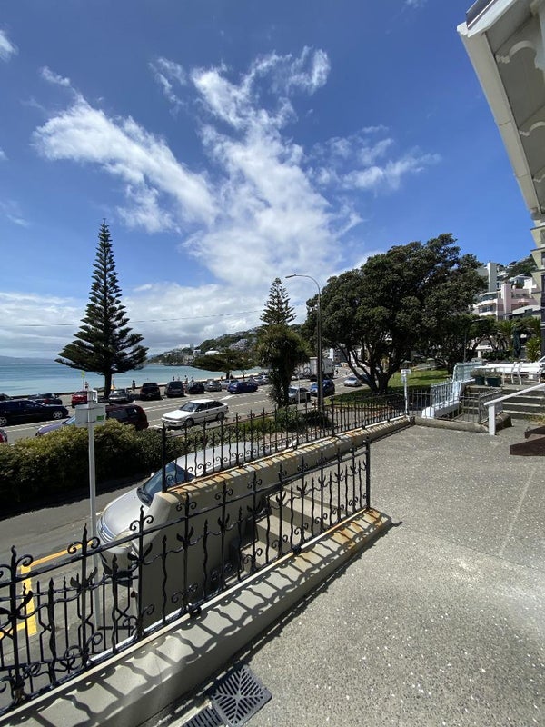 192 Oriental Parade, Oriental Bay, Wellington - Carousel 1