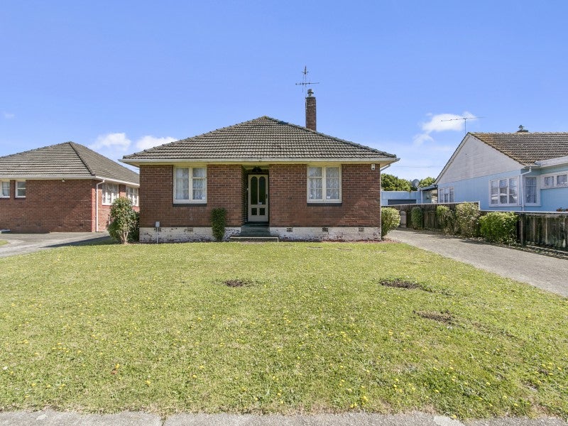 35 Hewer Crescent, Naenae, Lower Hutt - Carousel 1
