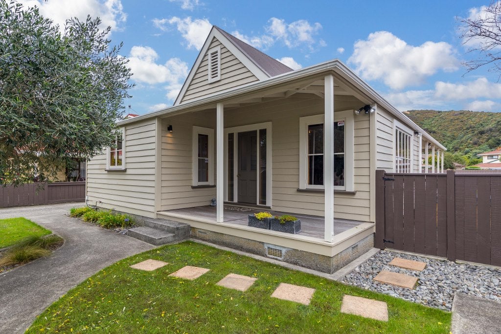 11 McEnroe Grove, Naenae, Lower Hutt - Carousel 1