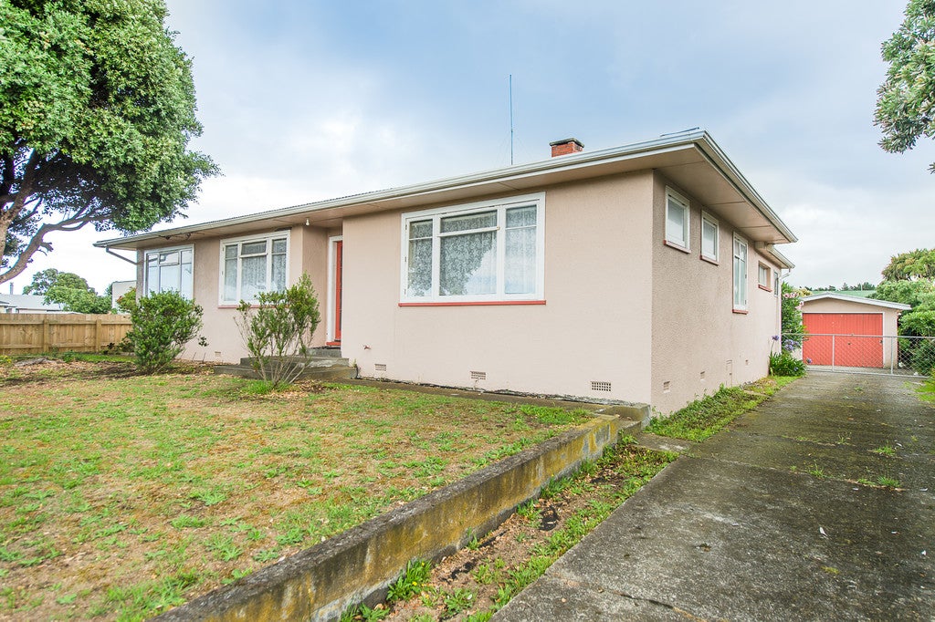 41 Bamber Street, Castlecliff, Whanganui - Carousel 1