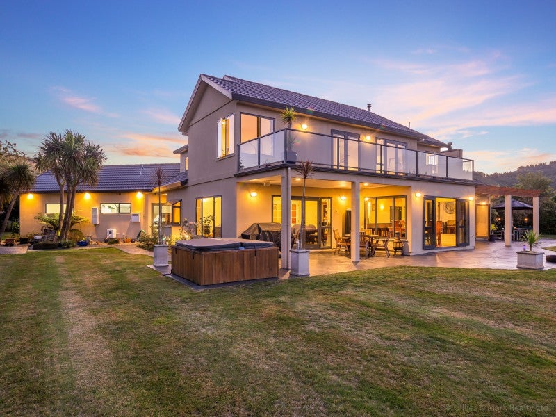 34 Emerald Hill Drive, Birchville, Upper Hutt - Carousel 1