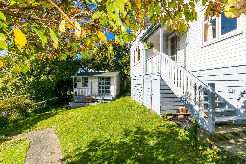 1 Carroll Street, Ngaio, Wellington - Carousel 1