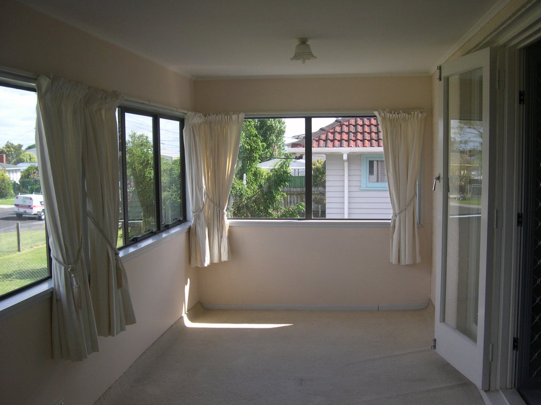 10 Bamboo Grove, Kelston, Auckland - Carousel 8
