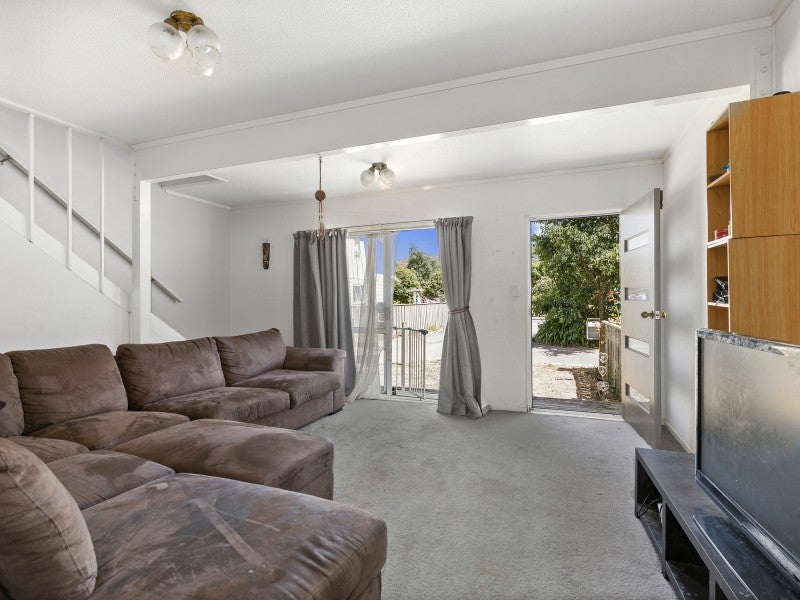 18 WAGON RD, STOKES VALLEY, LOWER HUTT - Carousel 2