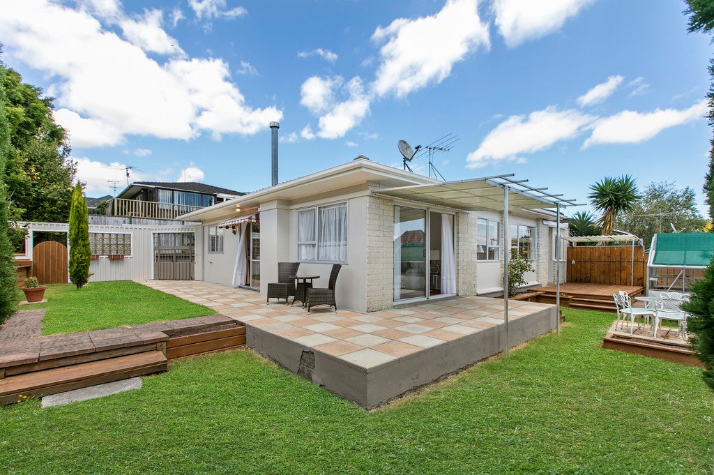 2/6 Tromie Place, Highland Park, Auckland - Carousel 1
