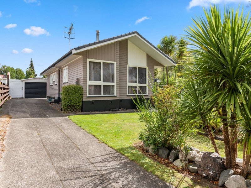 4 Beryl Place, Pukehangi, Rotorua - Carousel 1