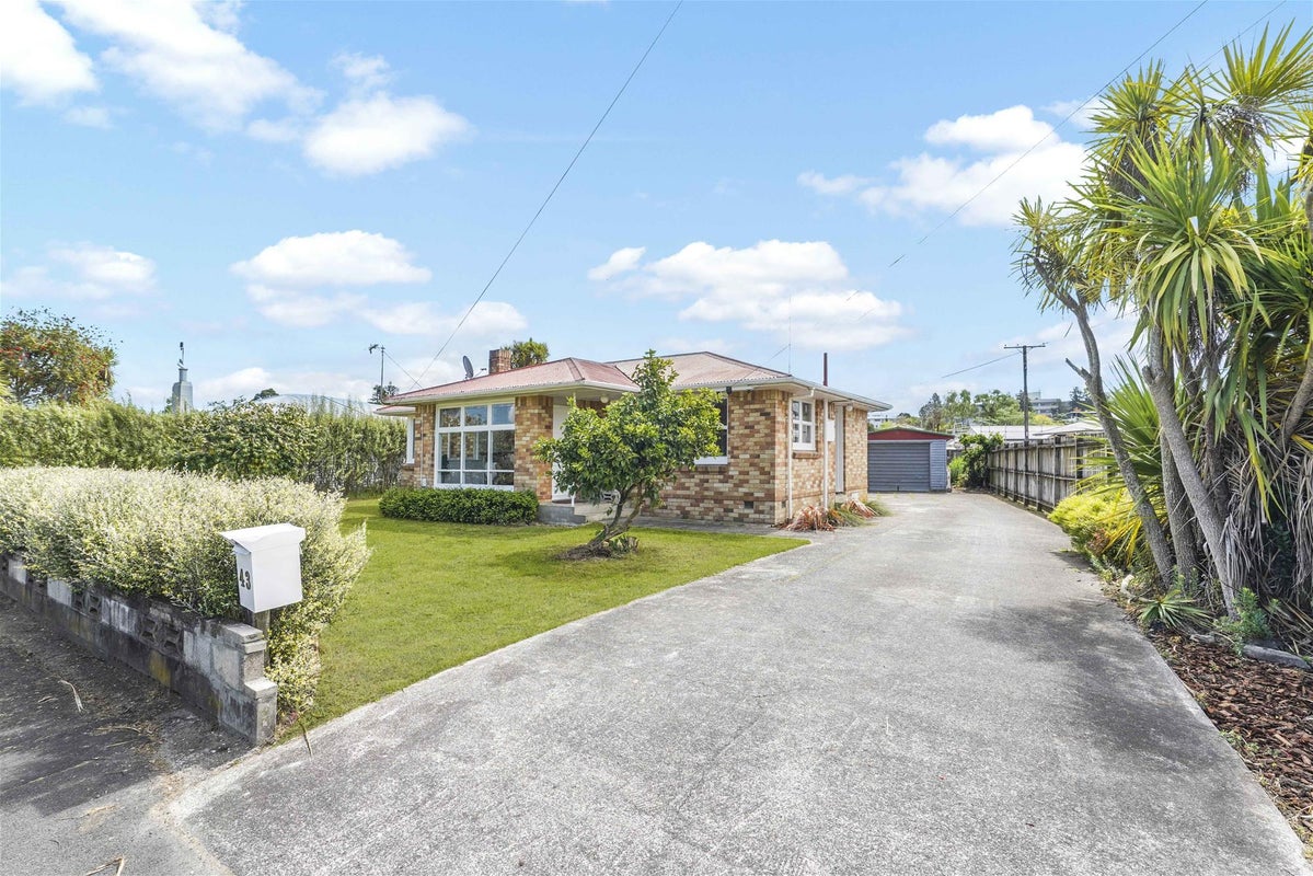 43 Carrington Avenue, Hillcrest, Hamilton - Carousel 1