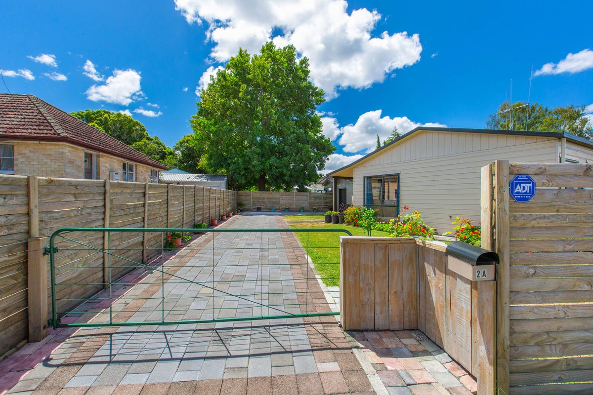 2 Willis Street, Bader, Hamilton - Carousel 18