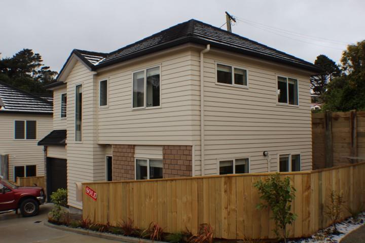 4/16 Black Rock Road, Newlands, Wellington - Carousel 1
