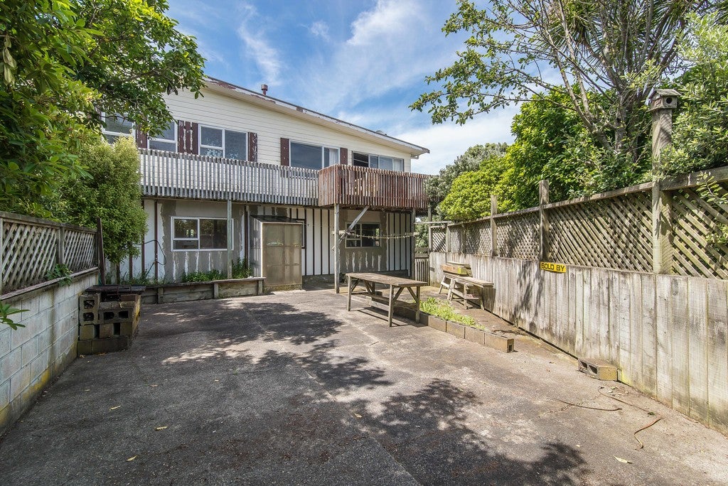 34 Pennant Grove, Titahi Bay, Porirua - Carousel 2