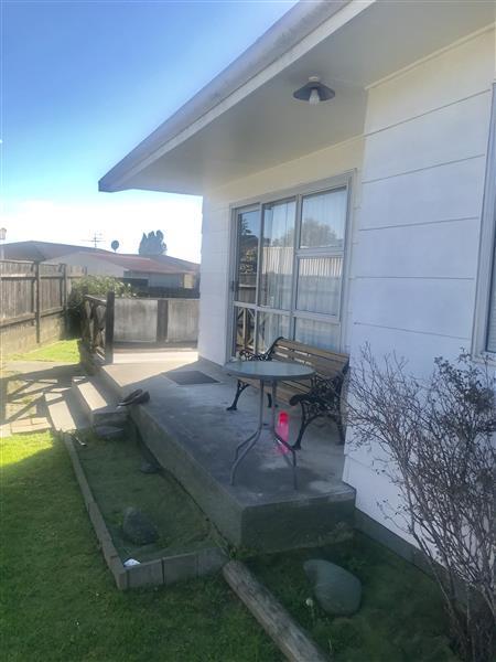 2/28 Leicester Street, Cannons Creek, Porirua - Carousel 2