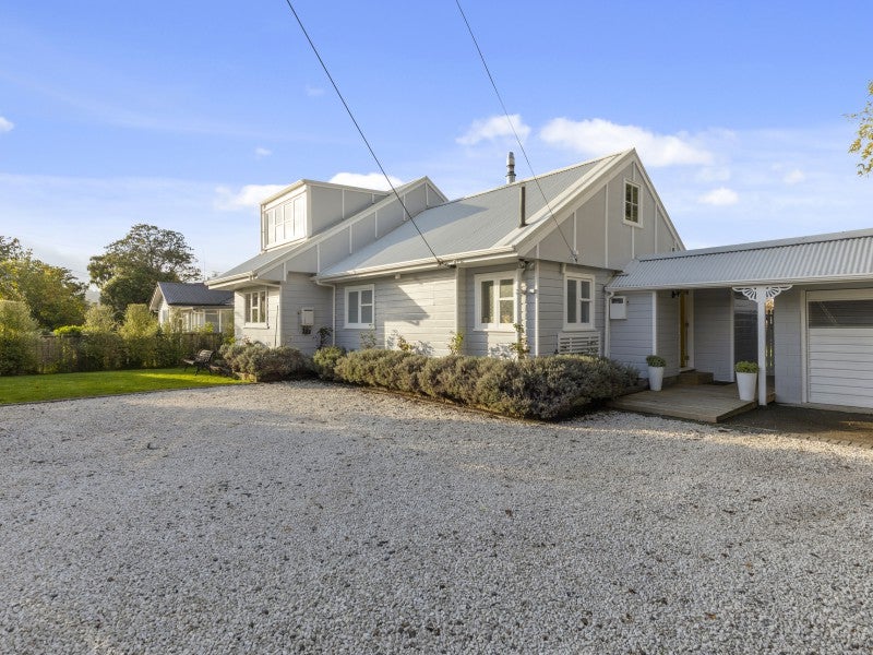 27 MacLaren Street, Maymorn, Upper Hutt - Carousel 1
