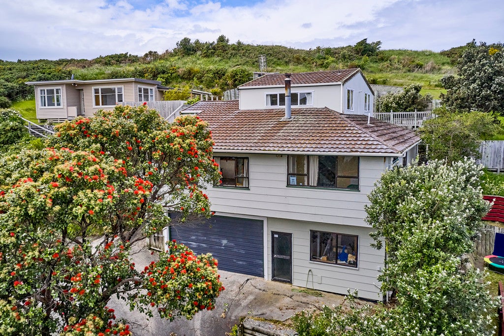 10 Owhiti Street, Titahi Bay, Porirua - Carousel 2
