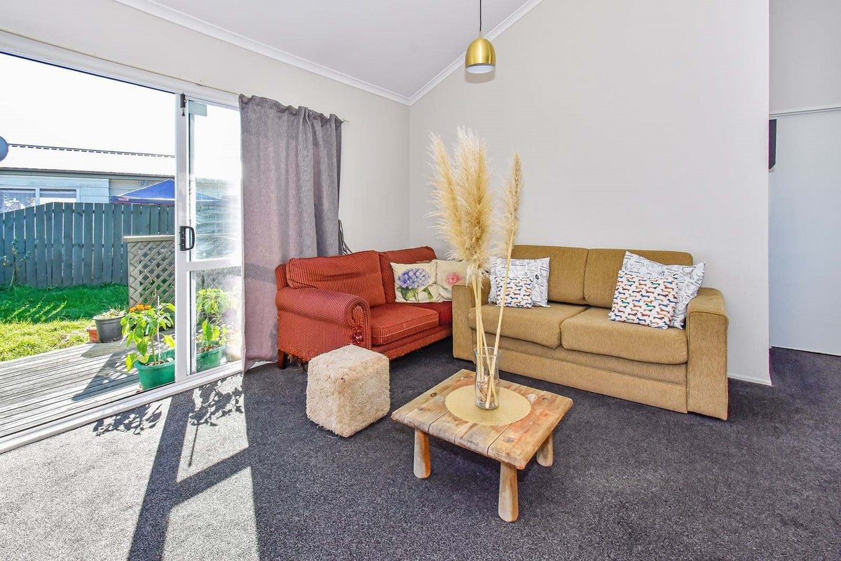2/20 Solveig Place, Randwick Park, Auckland - Carousel 9