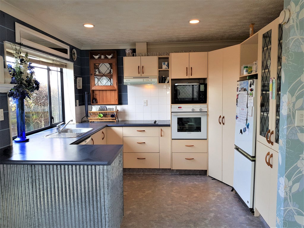 10 Anzac Avenue, Onekawa, Napier - Carousel 2