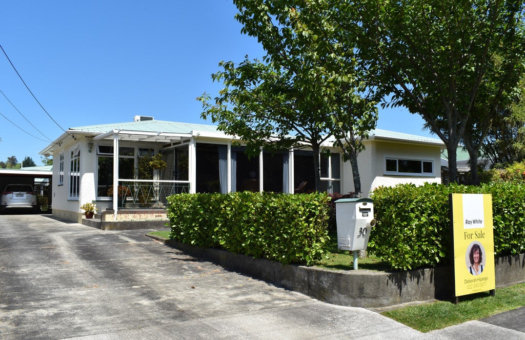 30 Burton Avenue, Whanganui East, Whanganui - Carousel 1