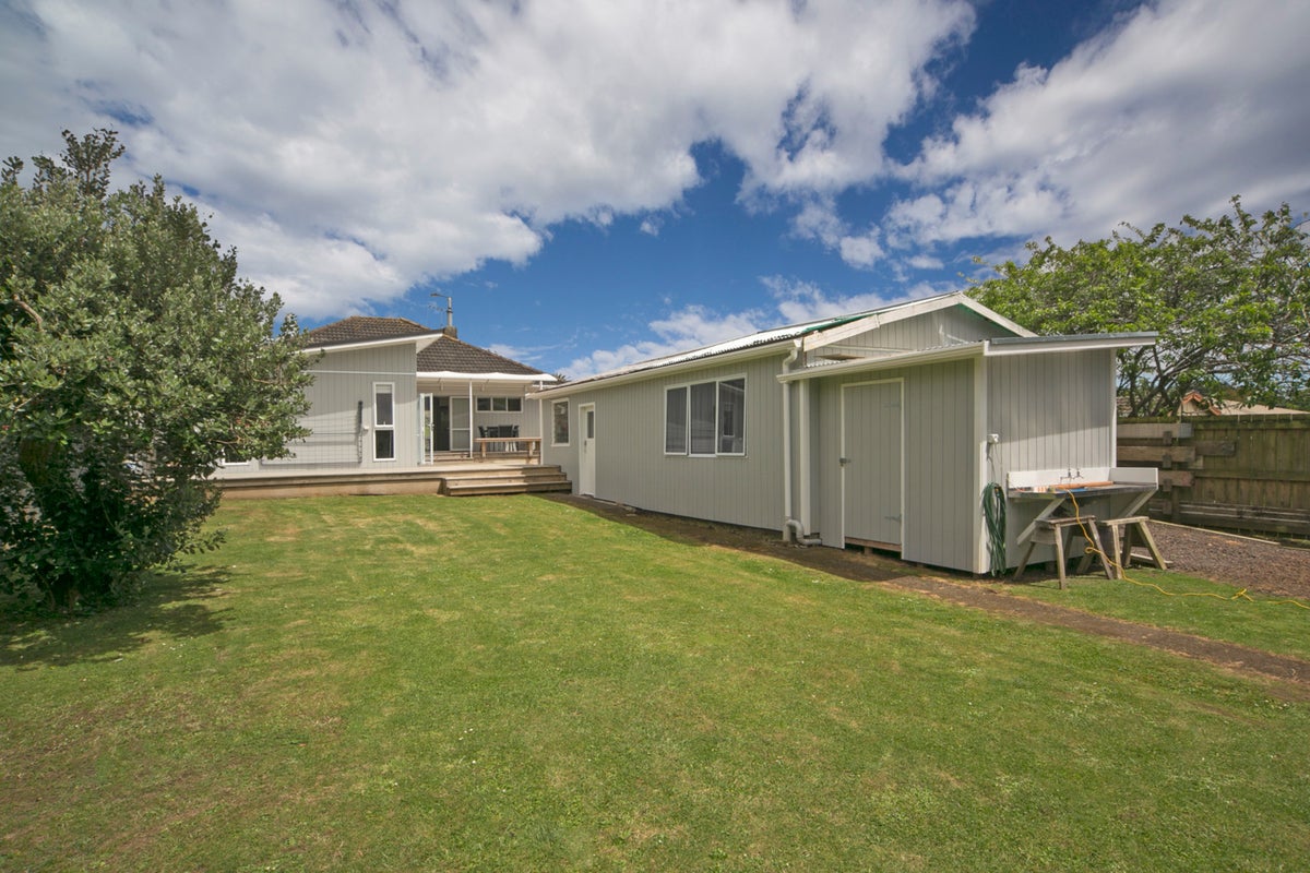 13 Woodward Avenue, Mangere Bridge, Auckland - Carousel 2