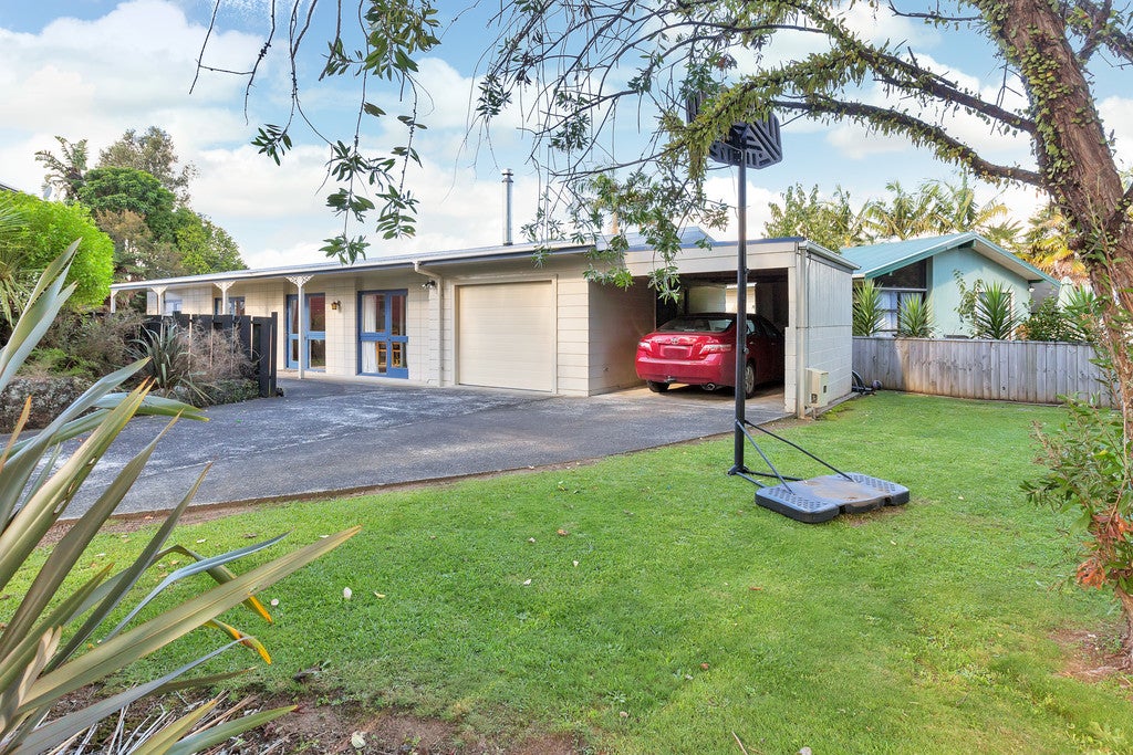 12 Parkland Crescent, Kamo, Whangarei - Carousel 1