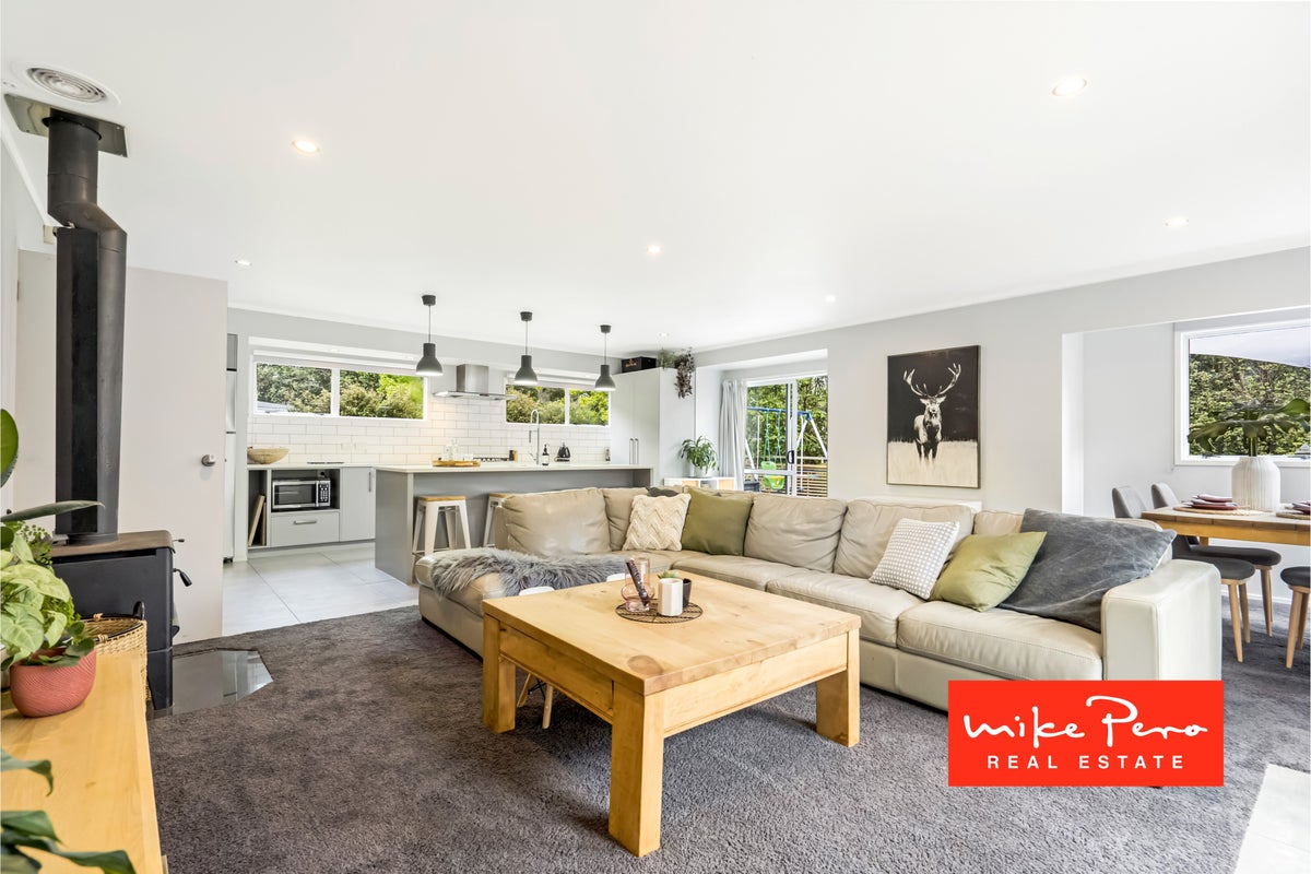 2/33 Konini Road, Titirangi, Auckland - Carousel 2