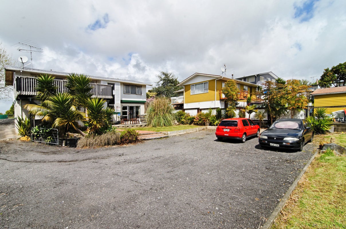 61 Lincoln Park Avenue, Massey, Auckland - Carousel 19