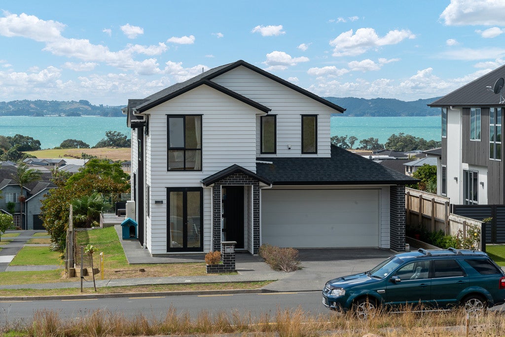 10 Thistle Close, Beachlands, Auckland - Carousel 1