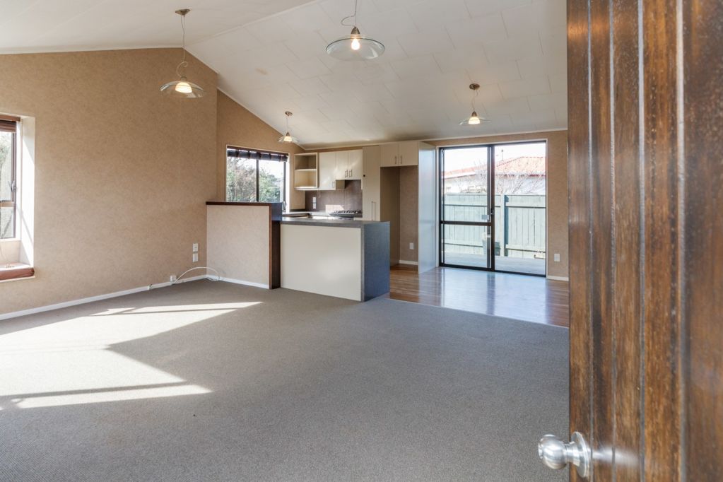 16 Peppertree Glade, Kelvin Grove, Palmerston North - Carousel 2
