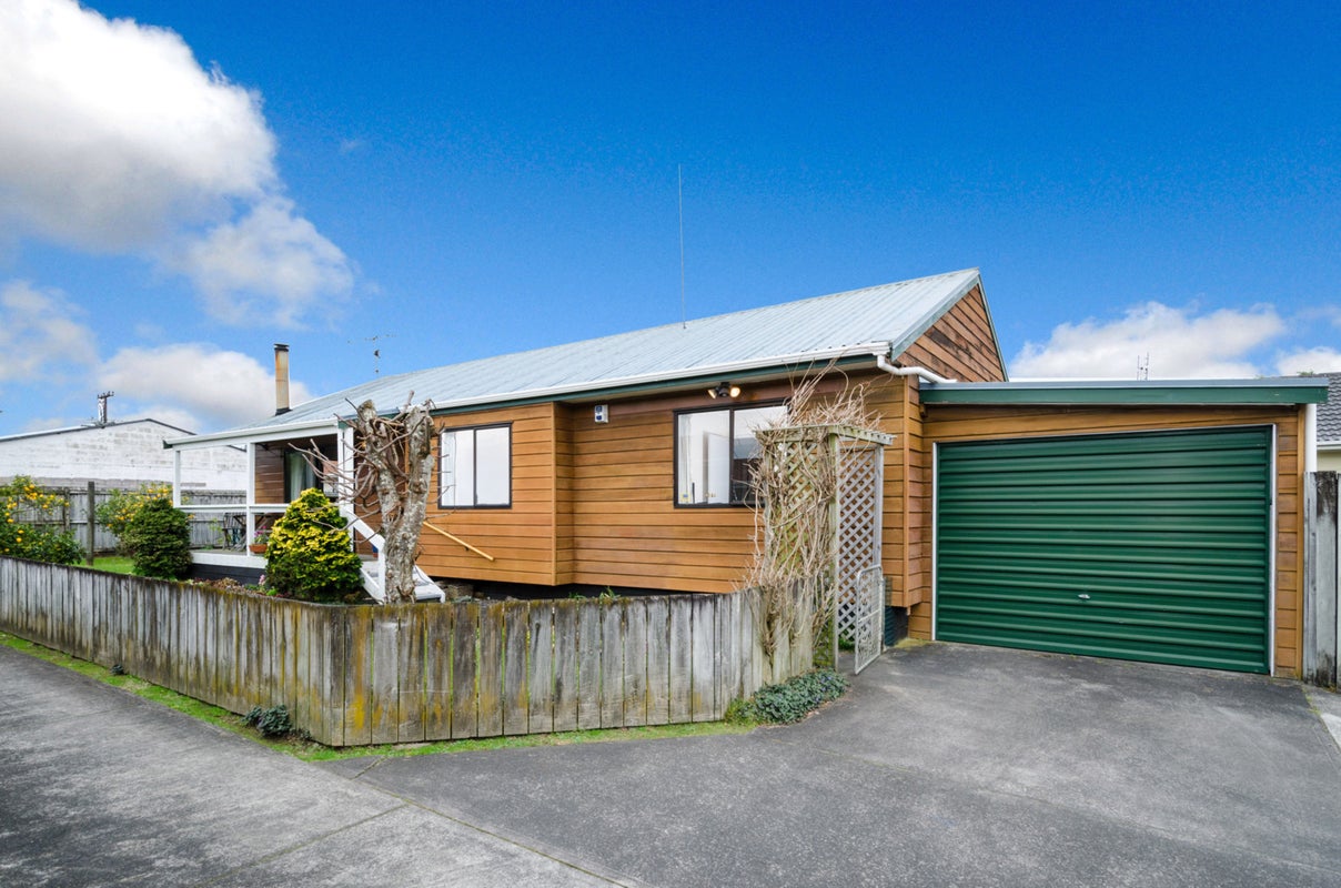 2/83 Glendale Road, Glen Eden, Auckland - Carousel 1