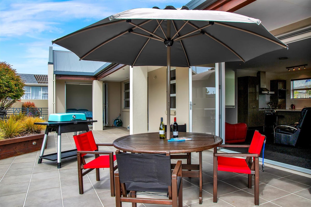 15 Mangorei Road, Strandon, New Plymouth - Carousel 35