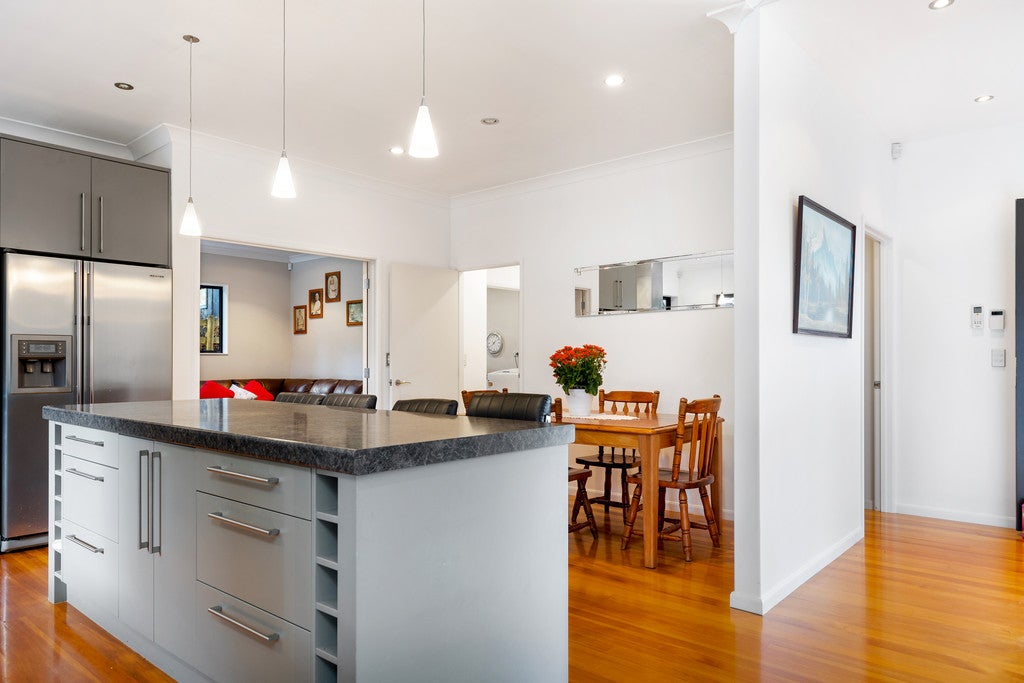 36 Landing Road, Titirangi, Auckland - Carousel 26
