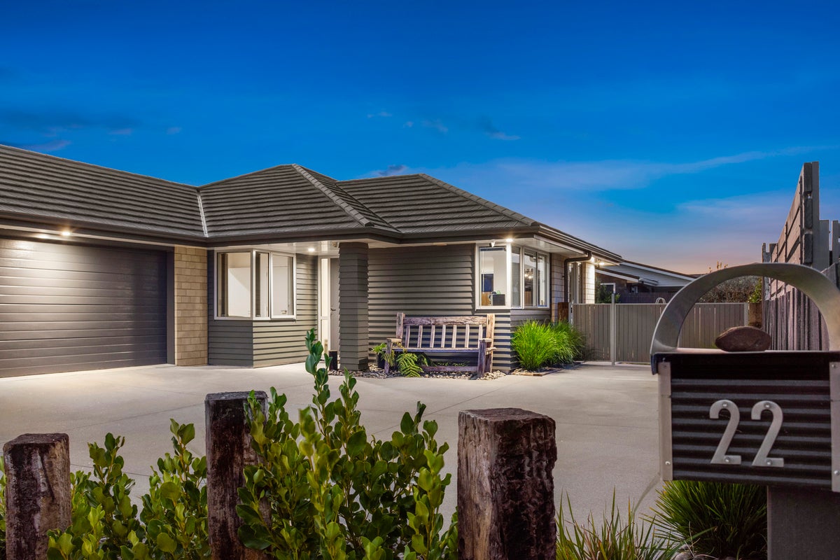 22 Rainey Crescent, Papamoa Beach, Papamoa - Carousel 1