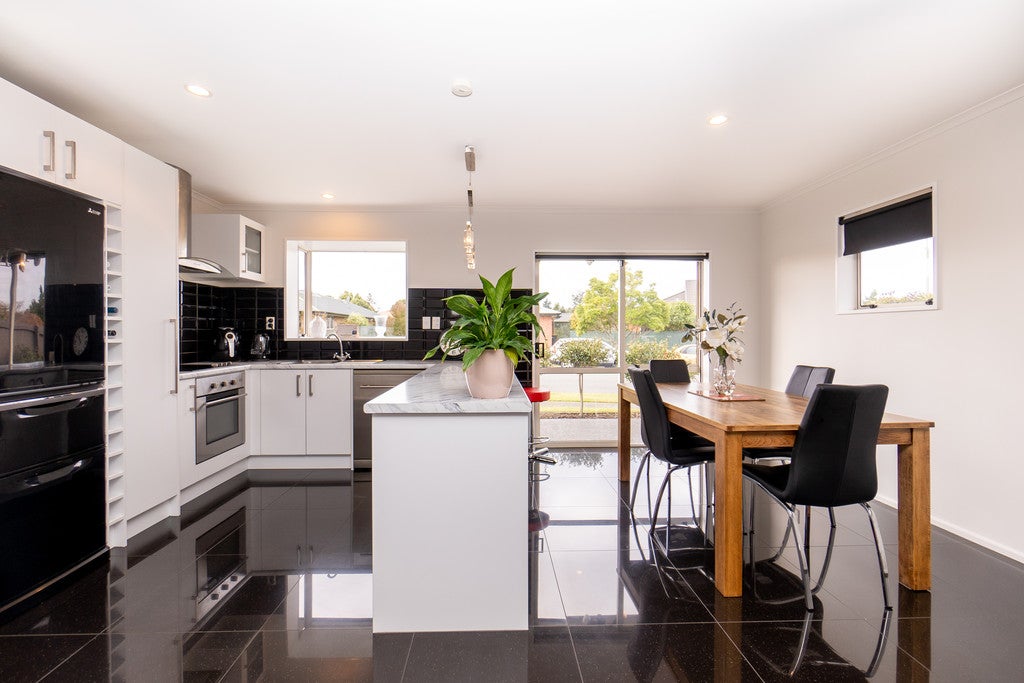 2/8 Pentland Drive, Belfast, Christchurch - Carousel 1