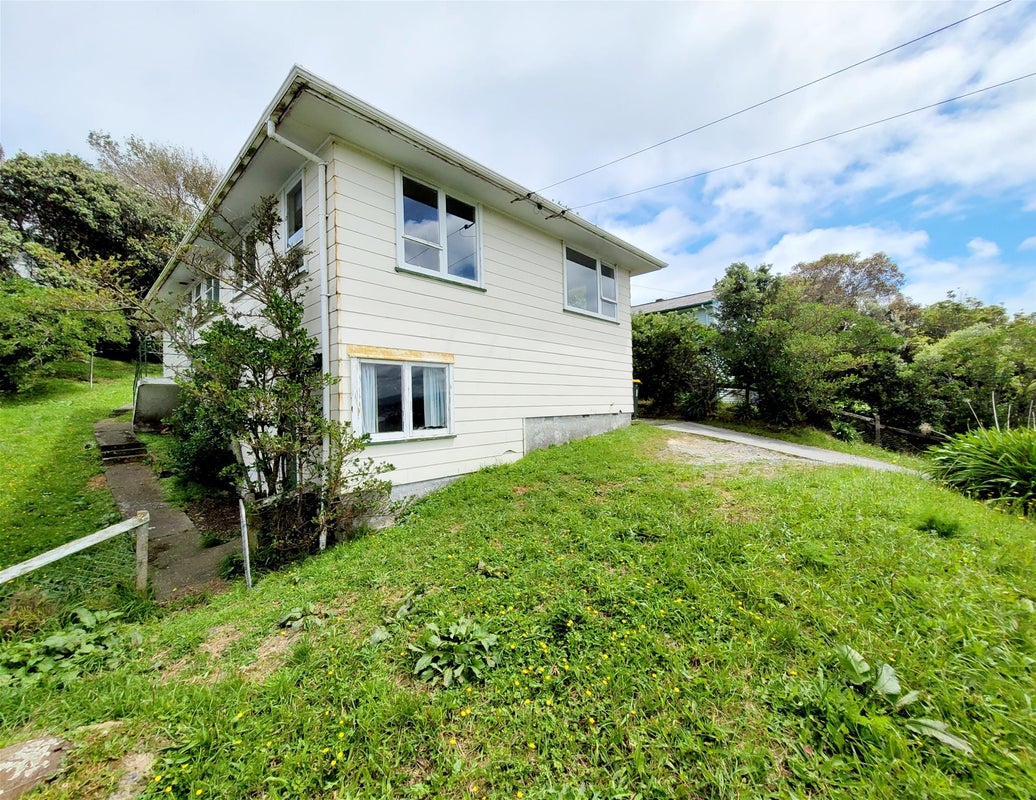 21 Arene Grove, Titahi Bay, Porirua - Carousel 1
