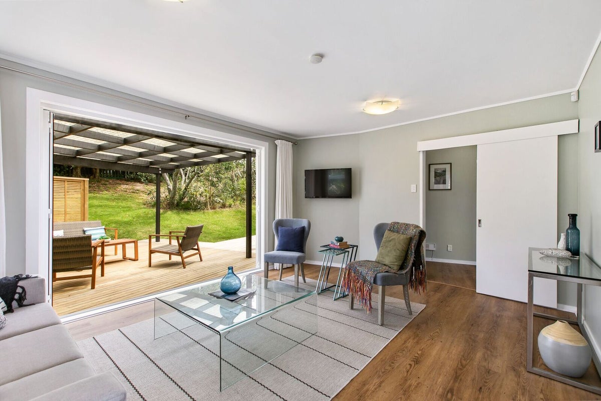 1/235 Rangatira Road, Beach Haven, Auckland - Carousel 2