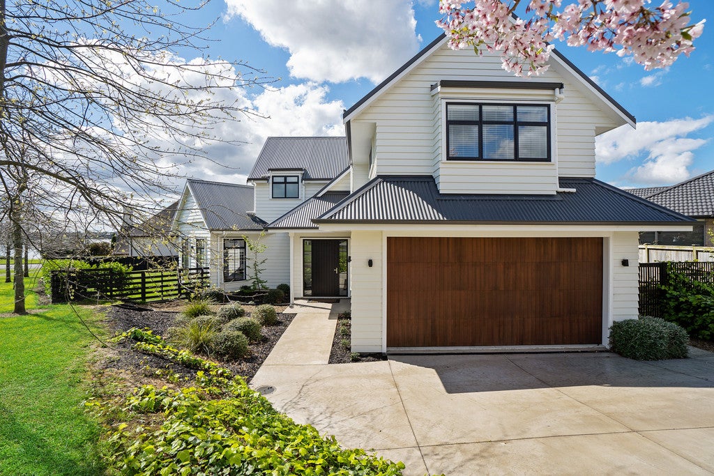 11 Asola Place, Karaka, Papakura - Carousel 1