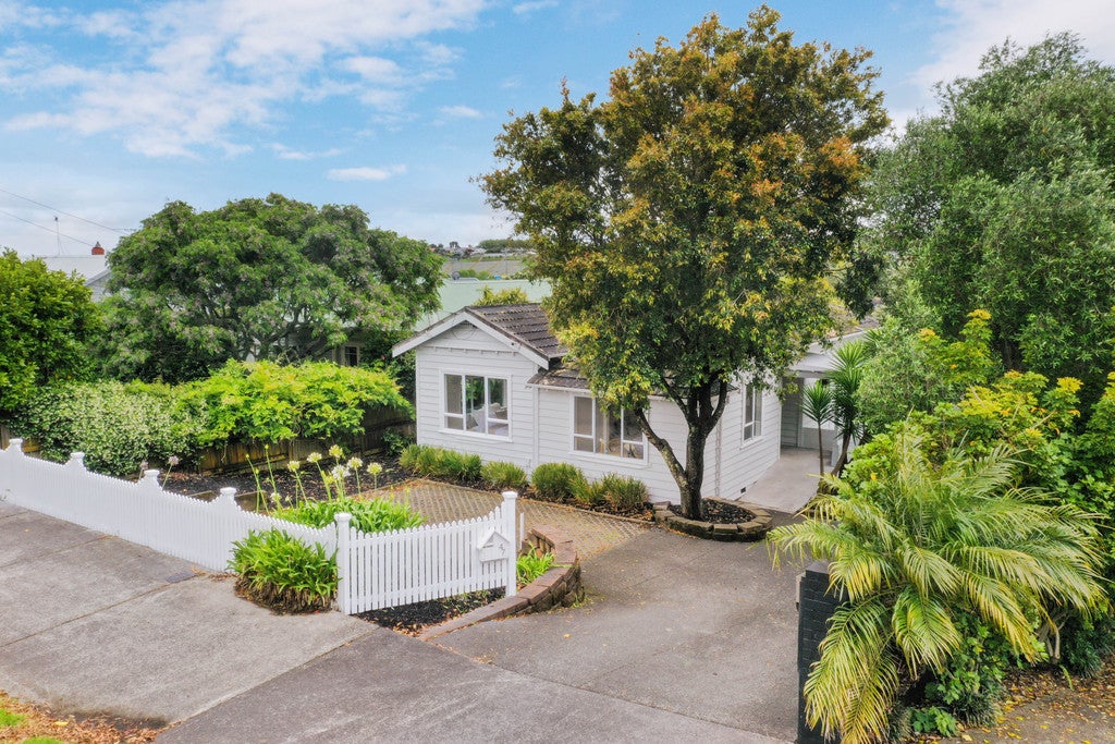 47 Springfield Road, Morningside, Auckland - Carousel 1