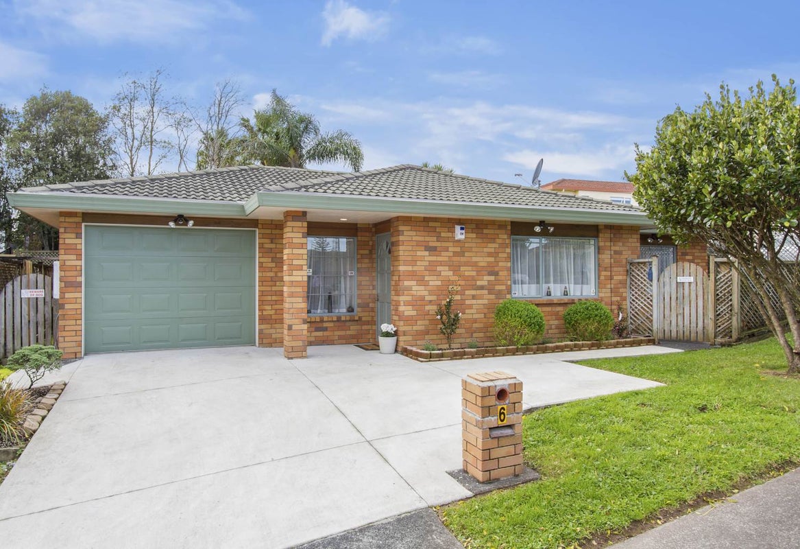 6 Marbella Drive, Massey, Auckland - Carousel 1