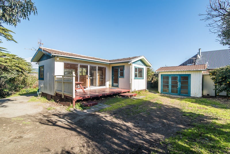 23 William Street, Waikanae Beach, Waikanae - Carousel 1