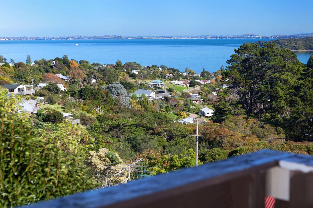 3 Junction Road, Oneroa, Waiheke Island - Carousel 2