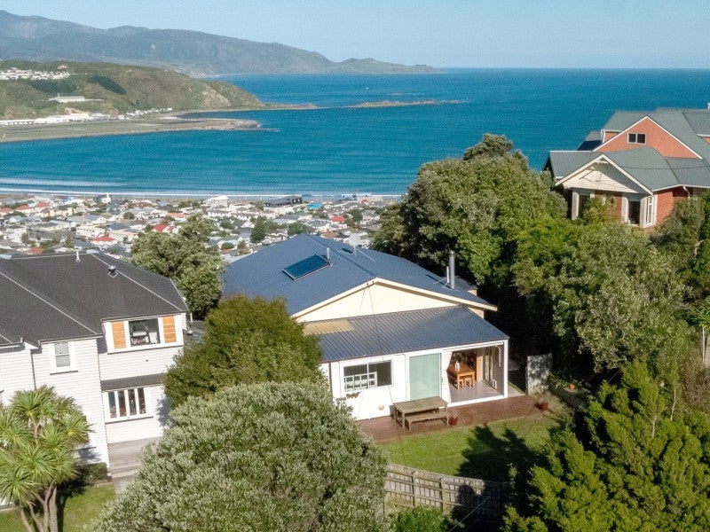 19 Sutherland Crescent, Melrose, Wellington - Carousel 1