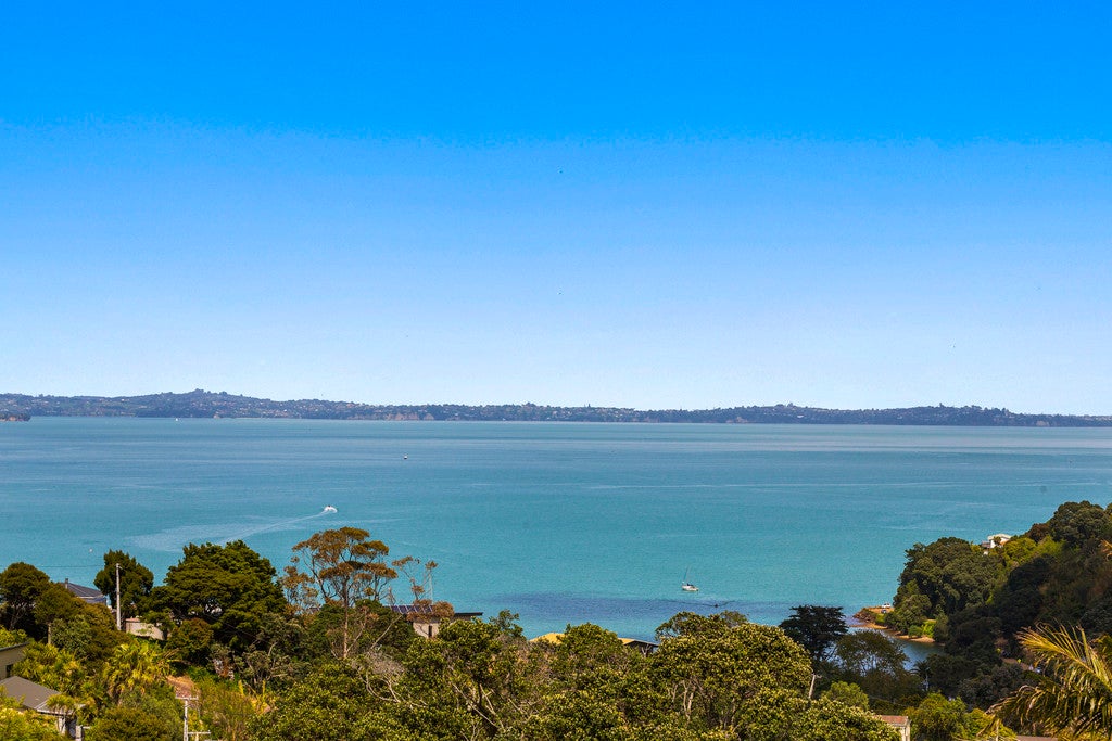 24 Pacific Parade, Surfdale, Waiheke Island - Carousel 2