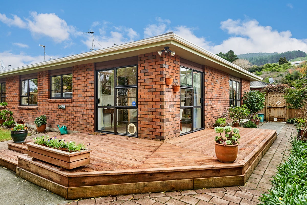 104 Oxford Street, Tawa, Wellington - Carousel 1