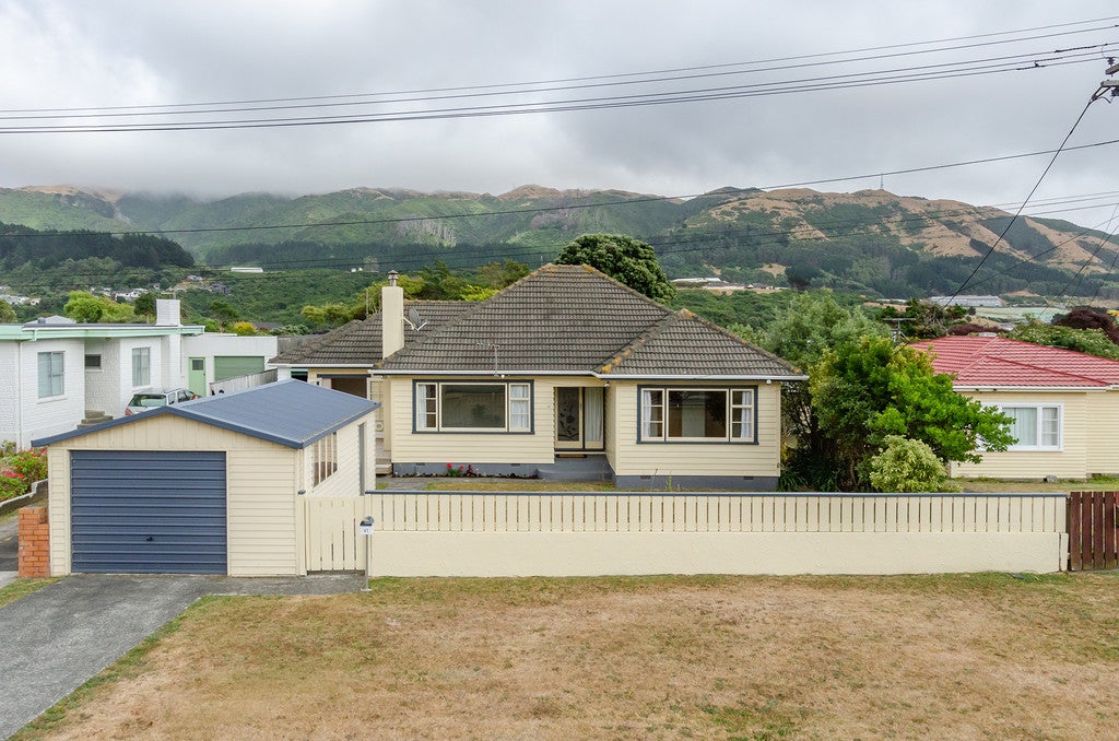 41 Coates Street, Tawa, Wellington - Carousel 1