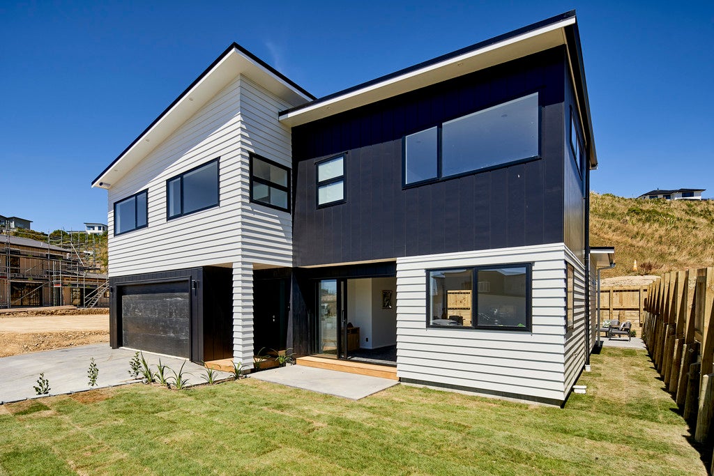 4 Okataina Way, Aotea, Porirua - Carousel 1