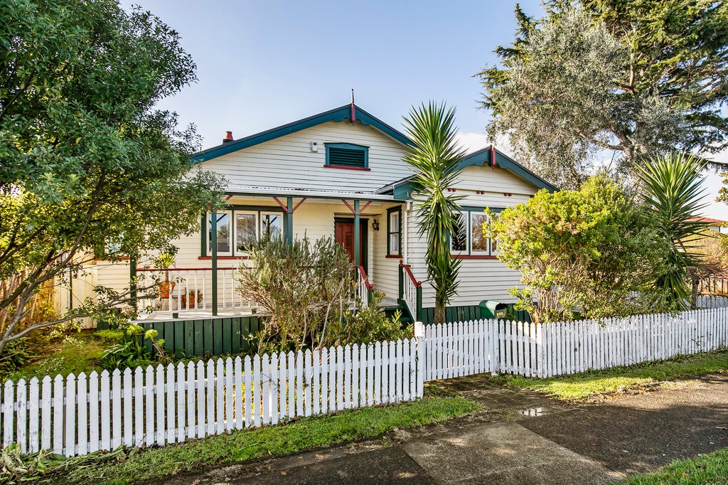 209 Te Atatu Road, Te Atatu South, Auckland - Carousel 2
