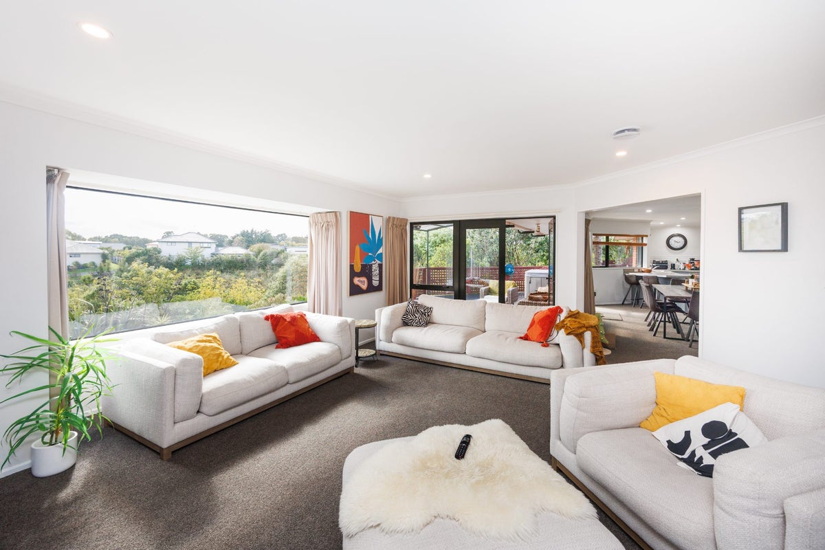197 Ruapehu Drive, Fitzherbert, Palmerston North - Carousel 2
