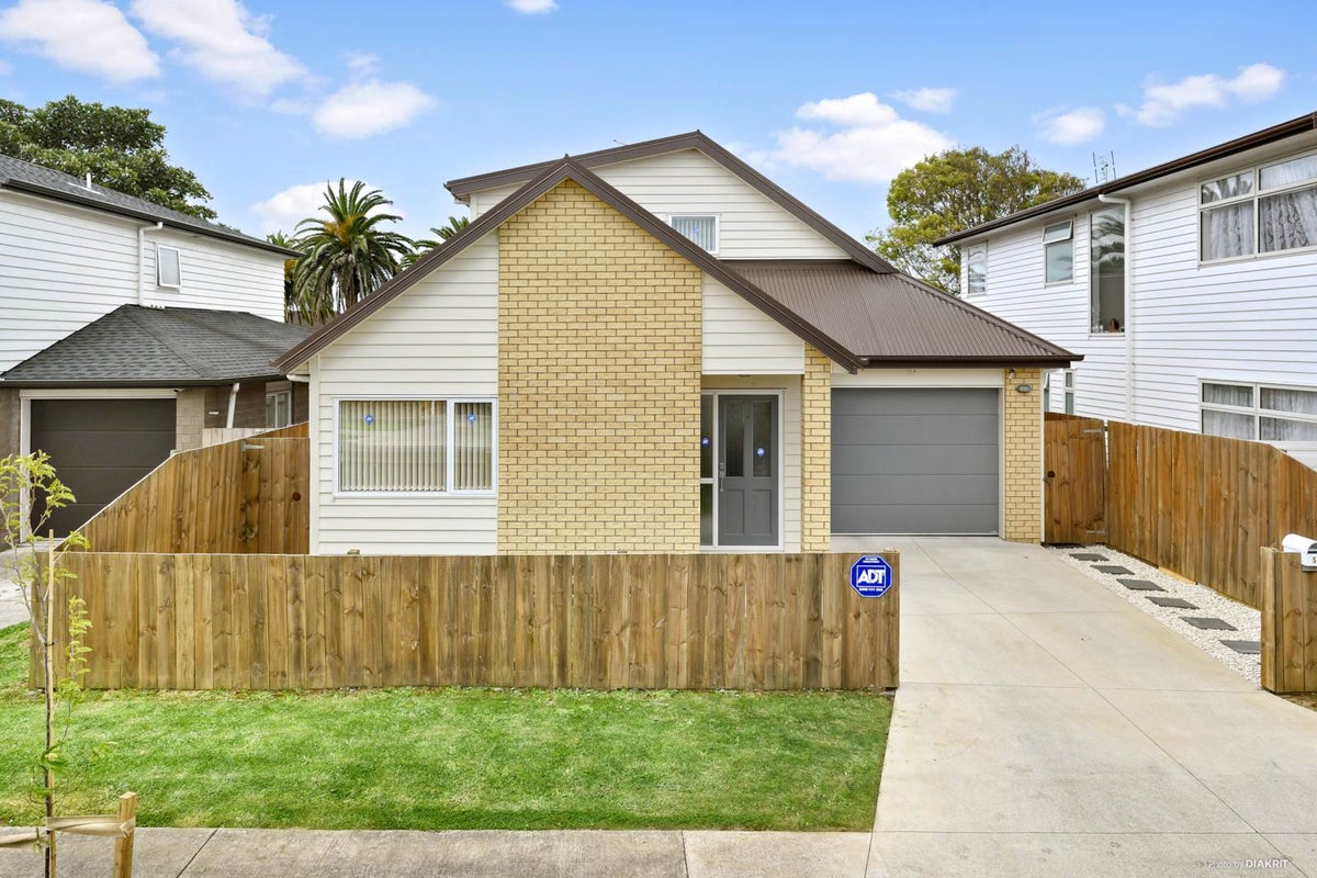54 Pate Crescent, Favona, Auckland - Carousel 2