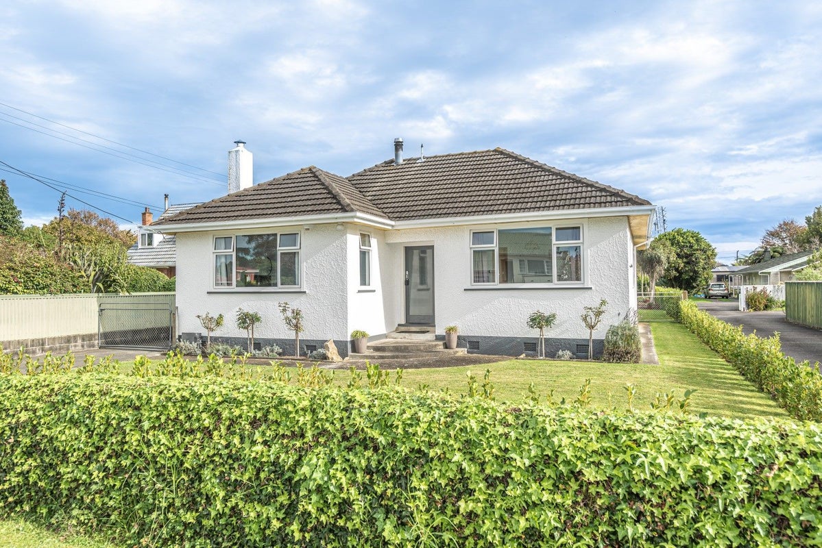 17 Kells Avenue, Aramoho, Whanganui - Carousel 1