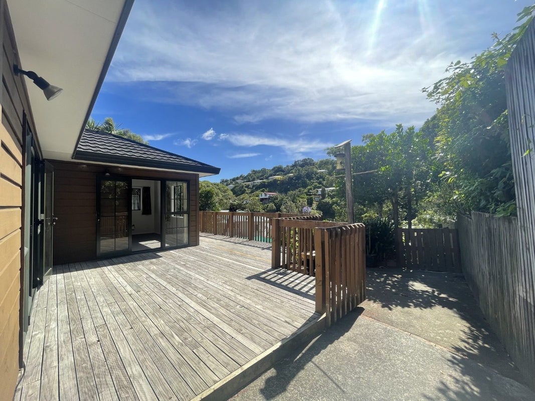 4/15 Glanmire Road, Newlands, Wellington - Carousel 1