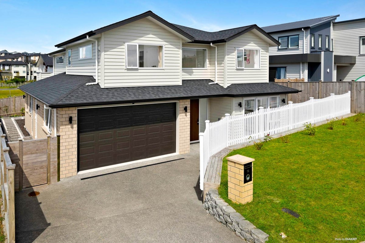 15 Lagonda Rise, Oteha, Auckland - Carousel 1