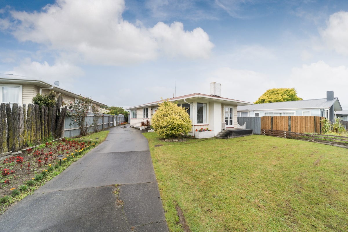 35 Karamea Crescent, Kelvin Grove, Palmerston North - Carousel 21
